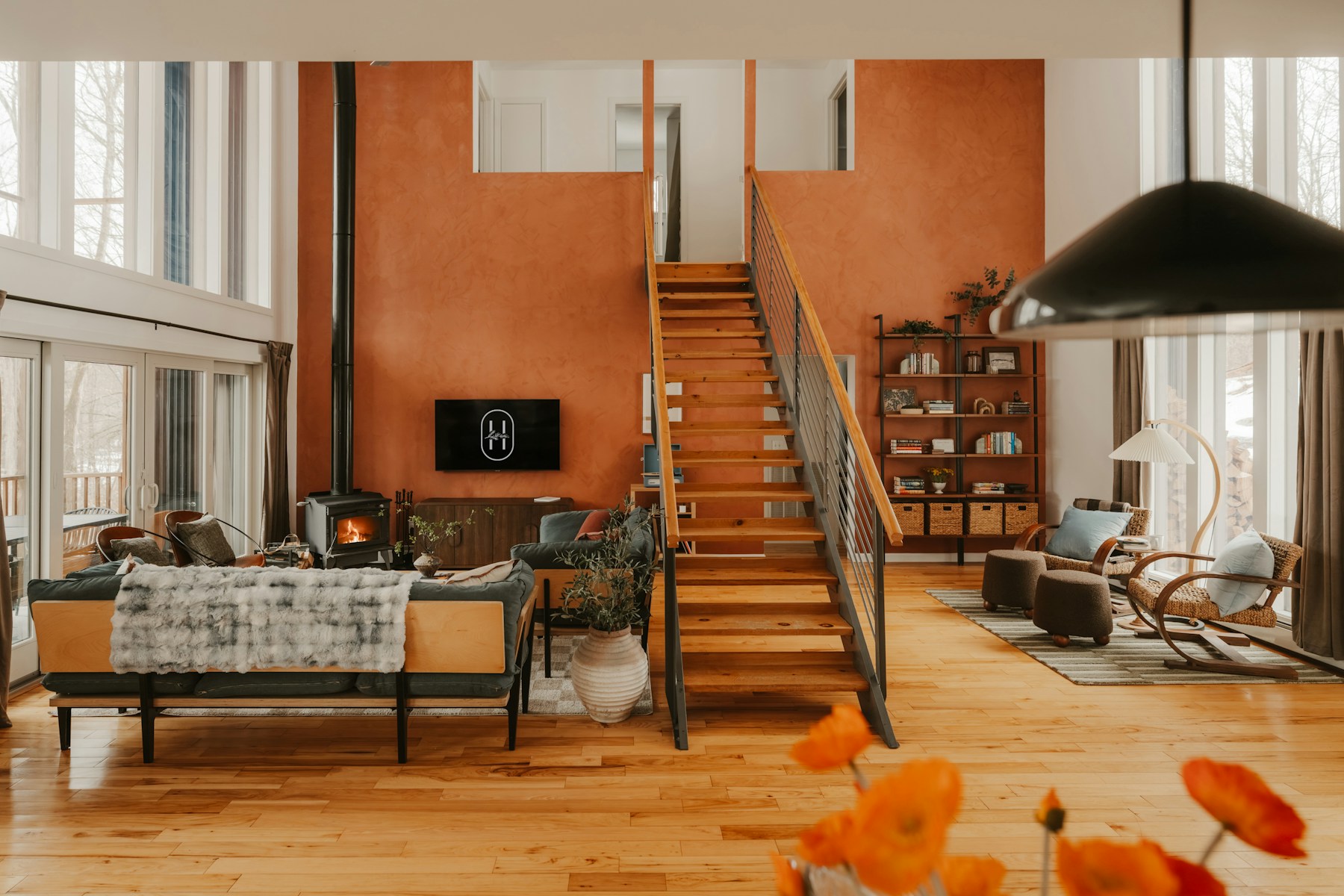 A welcoming home setting for a community seminar